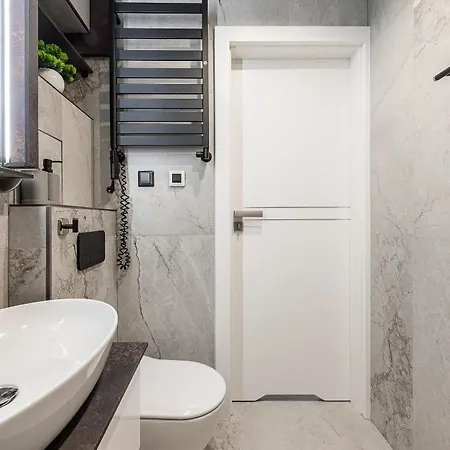 Lumina I 3-room With Balcony I Near Mall Arkadia * 华沙